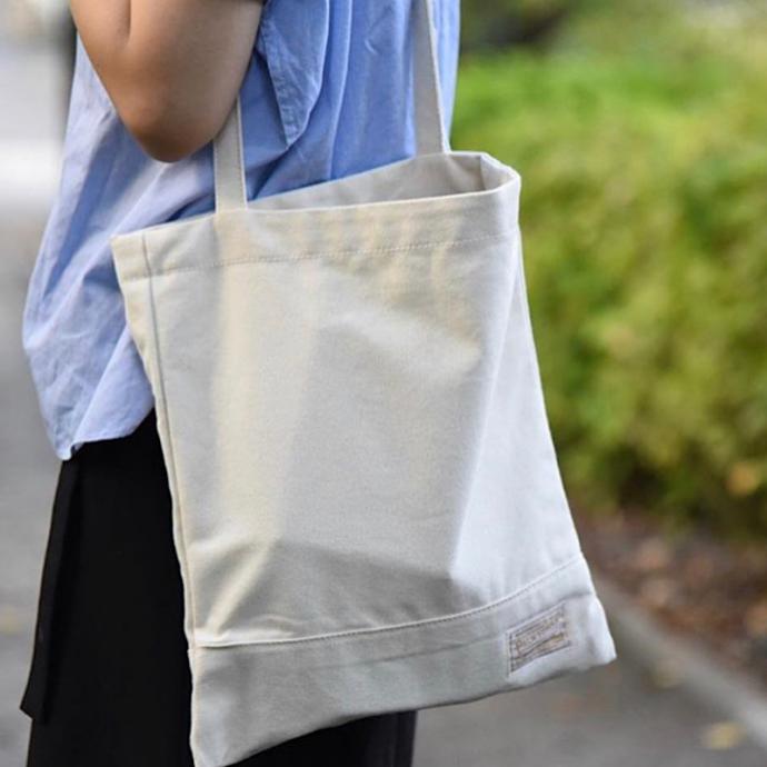SIMPLE TOTE IN POUCH